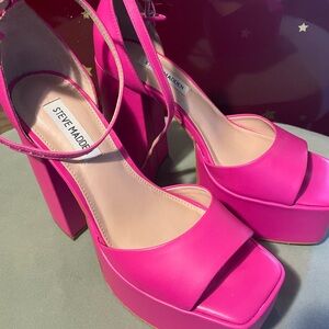 Steve Madden Fuchsia Platform Sandals